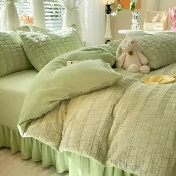 Double-Sided Velvet Bed Skirt Set: Plush Winter Luxe